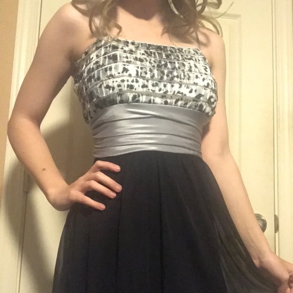 Semi formal dress - Picture 3 of 4